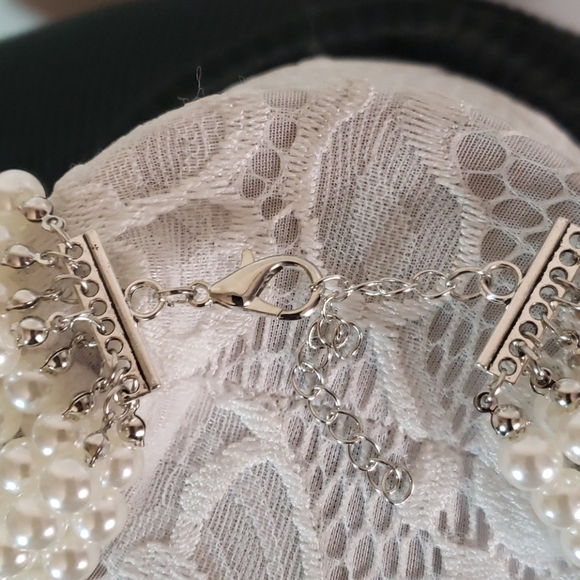 White Faux-Pearl Elongated Necklace Set - Picture 4 of 6